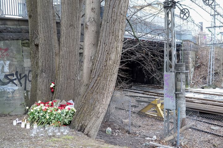 Filipstad 27. februar, tre dager etter ulykken. I bakgrunnen sees tunnelen der togsettet som var klatret på sto parkert. Foto: Thor Erik Skarpen, Bane NOR