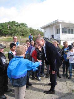 Solheim hilser på de flinke strandrydderne fra Slevik