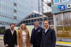DONE DEAL: Fra venstre: Utleiesjef Erik Sørsdahl i OBOS, kommersiell leder Silje Fredrikke Sundt i INC., chief commercial officer Marius Pedersen i Compass Group Norge og eiendomsdirektør Alexander Bromnes i OBOS.