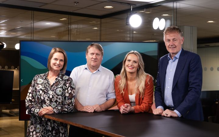 Nettavisen og Amedia stiller med erfarne og profilerte kommentatorer og redaktører til valgkampens første partilederdebatt 6. august. Fra venstre: Ane Ekornholmen, Nationen, Eirik Mosveen, Avisa Oslo, Maria Madeleine Knutsen, Nettavisen og Gunnar Stavrum, Nettavisen.