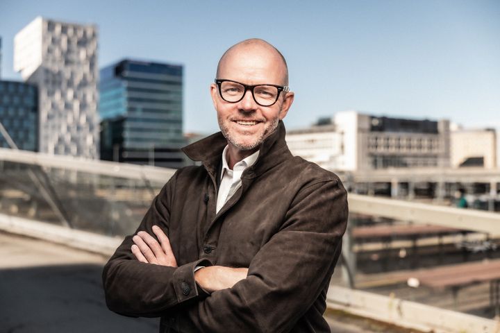 Glenn Veiby (55) er ansatt som konserndirektør for samarbeid og partnerskap i Amedia.