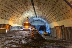 Skøyen stasjon blir et sentralt knutepunkt på Fornebubanen og bygges av Skanska. Prosjektet omfatter blant annet en ny underjordisk T-banestasjon og komplekse konstruksjoner som stiller høye krav til både teknologi og gjennomføring