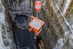Første leveranse ble sendt omlag 50 meter ned under bakkenivå