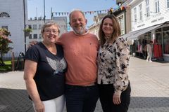 Liv Brastad Tjøtta (f.v.), Einar Foss Kvavik og May Hilde Ousdal oppfordrer flest mulig til å delta i Sparebanken Norge-marsjen.