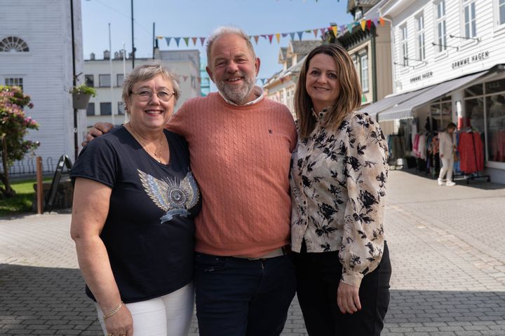 Liv Brastad Tjøtta (f.v.), Einar Foss Kvavik og May Hilde Ousdal oppfordrer flest mulig til å delta i Sparebanken Norge-marsjen.