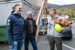 Jan Erik Kjerpeseth (konsernsjef Sparebanken Norge), Frank Johannesen (daglig leder i Sparebankstiftelsen Sparebanken Norge, Vest) og Christian Kalvenes (daglig leder i Sportsklubben Brann)