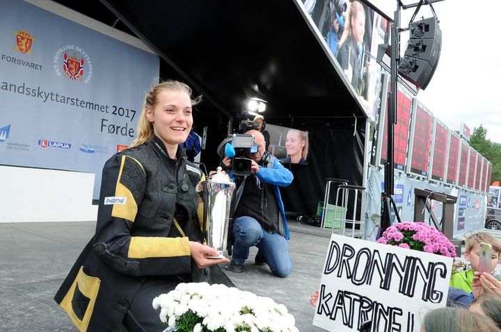 Katrine Aannestad Lund fra Jondalen er den siste kvinne som ble Skytterdronning på Landsskytterstevnet i 2017. Blir det ny skytterdronning under Landsskytterstevnet i Kongsberg 6. august? Foto: Norsk Skyttertidende