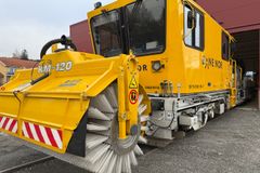 Stor gul brøytemaskin.