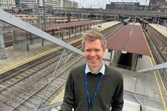 Bra måned for godstrafikken: Avgangspunktligheten fra landets største godsterminal på Alnabru hadde sitt beste månedsresultat siden pandemien, med nærmere ni av ti godstog i rute, forteller Roger Wold, leder punktlighet og analyse, Bane NOR.