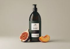 Fuktighetsgivende showergel. Fig & Peach er en solmoden, fruktig duft som omslutter kroppen med følelsen av myk harmoni i dusjen. 1000 ml. Kr 179,-