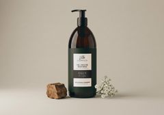 Fuktighetsgivende shower Gel. Cotton Flower er en myk og ren duft som minner om følelsen av nyvasket sengetøy i solen. Puddermyk White Musk med et hint av sedertre. 1000 ml. Kr 179,-