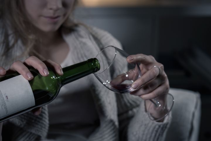 NEDSTEMT: 4 av 10 mellom 18-29 år har brukt alkohol fordi de har vært nedstemt eller lei seg.