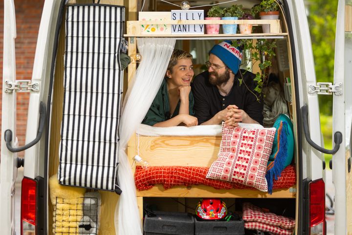 I serien «Mitt mikroliv» får seerne blant andre følge småbarnsforeldrene Julie Valsø (29) og Espen Valsø (30) som flytter fra hus og hage til en ombygget van på 10 kvm. Foto: Christoffer Andersen/TV 2.