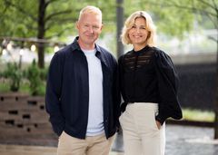 PÅ BAKROMMET: Guri Solberg og Rune Kjos leder Bakrommet, før og etter partilederdebattene. Foto: Espen Solli/TV 2