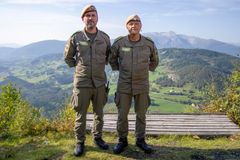 Major Kristian Ødegård og oberst Dag Otto Lauritzen. Foto: Matti Bernitz/TV 2.