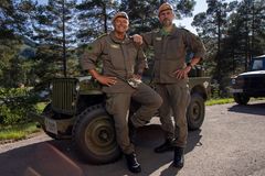 Oberst Dag Otto Lauritzen og major Kristian Ødegård i Bømoen leir på Voss. Foto: Matti Bernitz/TV 2.