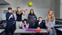 F.v.: Elias, Kacper, Falak Noor (Bjøråsen skole) og Amanda, Victor, Anne (Uranienborg skole). Foto: Espen Solli/TV 2.