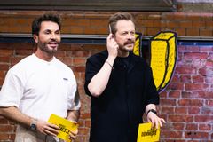 TILBAKE MED MER «NORGES DUMMESTE»: Einar Tørnquist og Jan Thomas.