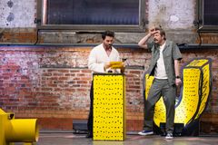 TILBAKE MED MER «NORGES DUMMESTE»: Einar Tørnquist og Jan Thomas.