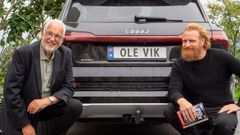 Jørgen Jæger og Kristofer Hivju foran førstnevntes bil. Foto: Nordisk Film Productions/TV 2.