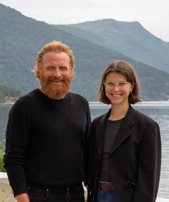 Kristofer Hivju og Eili Harboe spiller hovedrollene i serien «Mord i Sogn». Foto: Nordisk Film Production/TV 2.
