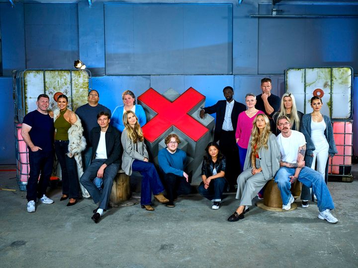 SPILLERNE I HØST: Fra venstre: Eren Andre Gjægtvik, Melody Hamre, Jon Gerald Kristiansen, Magnus Helle, Tove Hasselquist Evensen, Martine Krafft, Simen Bondevik, Emma Aldal Sætre, Binyamin Abdulkadir Mahamoud, Lene Larsen, Amalie Elea Olin Lundstad, Einar Øgrey Brandsdal, Lotte Hoel, Dan Kolltveit og Alberina Gashi.