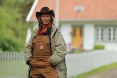 Dorthe Skappel presenterer de 12 nye deltakerne i «Farmen kjendis» som har premiere i januar 2026. Foto: Espen Solli/TV 2