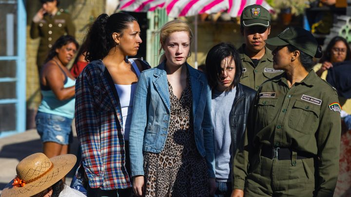 %ABFlukten%20fra%20Bolivia%BB%20f%E5r%20premiere%2025.%20desember.%20I%20rollene%20som%20de%20tre%20jentene%20som%20ble%20p%E5grepet%20og%20mistenkt%20for%20%E5%20smugle%20kokain%20ser%20vi%20Josephine%20Tetlie%2C%20Ella%20%D8verbye%20og%20Lisa%20Hovden.%20Foto%3A%20CharlieSperring