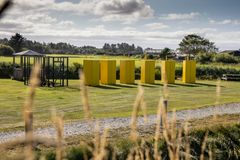 De karakteristiske, gule boksene er tilbake i sesong 2 av «Boksen». Foto. Matti Bernitz/TV 2.