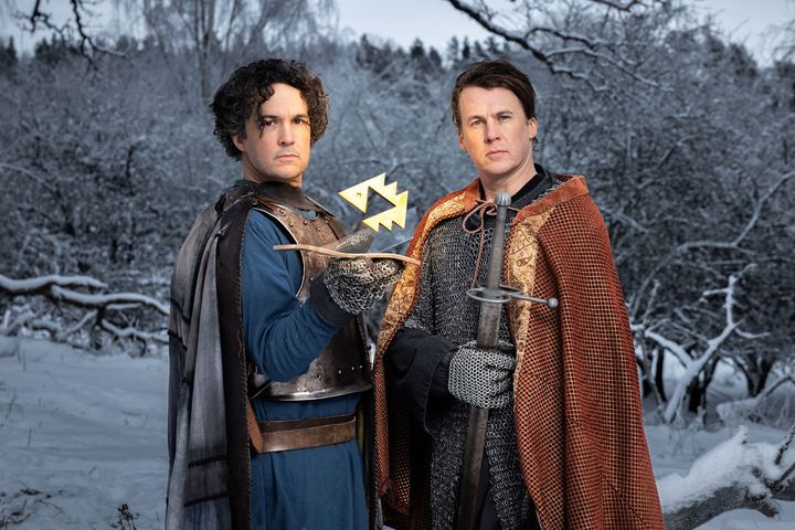 Bård og Vegard Ylvisåker har latt seg inspirere av de historiske dramaseriene når de ser kampen om Gullfisken utspille seg mellom reklamebyråene.