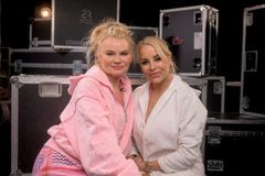 Mia Gundersen og Linni Meister. Foto: Vegard Breie/TV 2.