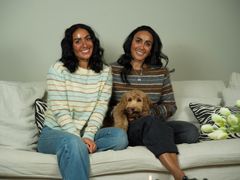 Via og Wanda, med sin nye "sønn" - hunden Nils Roger.  Foto: Odd Thygesen/Strix