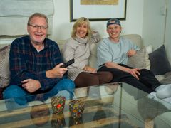 Kasper Kvello, med pappa Tor og mamma Gisken. Foto: Odd Thygesen/Strix.