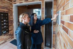 TV 2 avslører_«Hva gjorde denne russeren i Norge?»_Trine Melheim Næss og Rane Tahseen. Foto: P. Schaathun/TV 2