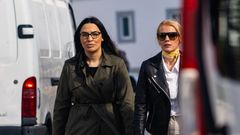 TV 2s gravejournalister Trine Melheim Næss og Rano Tahseen i Portugal for å oppsøke den russiske mannen. Foto: P. Schaathun/TV 2