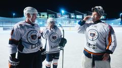 Kirkenes Puckers har ingen å spille mot på grunn av krigen i Ukraina. Follestad tar med seg hockeyredaksjonen for å lage hockeyfest i grensebyen. Foto: Rammelaus