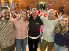 Einar Film og TV 2 på settet under innspilling av TV 2s VM-film. F.v.: Kristier Svensli, Lise Berlioz, Marius Hanstad, Aksel Hennie og Tilde Andersen. Foto: TV 2