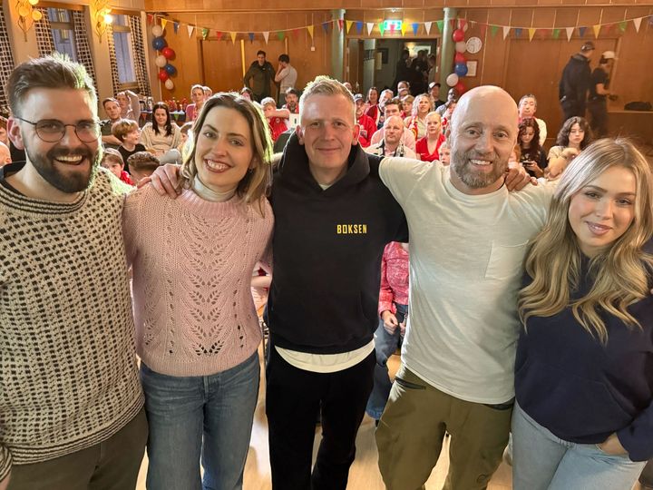 Einar%20Film%20og%20TV%202%20p%E5%20settet%20under%20innspilling%20av%20TV%202s%20VM-film.%20F.v.%3A%20Kristier%20Svensli%2C%20Lise%20Berlioz%2C%20Marius%20Hanstad%2C%20Aksel%20Hennie%20og%20Tilde%20Andersen.%20Foto%3A%20TV%202