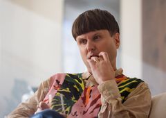 Kevin Vågenes sin karakter, Stian, i "Evig singel". Den tredje sesongen har premiere 12. juni på TV 2 Play.
