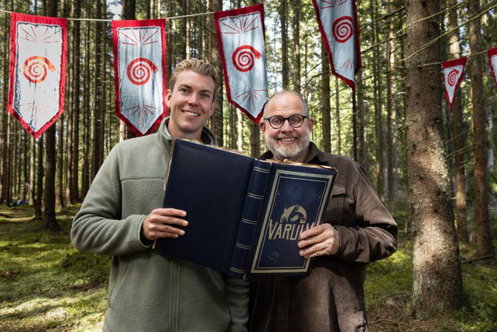 Oskar Westerlin og Truls Svendsen skal lede Varulv på TV 2 i 2027.