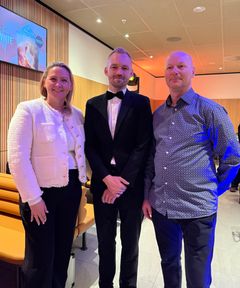 Administrerende direktør i McDonald's i Norge, Ann Helen, Ordføreren i Øvre Eiker, Adrian Tollefsen, og Franchisetaker Kjetil Høst.