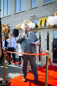 Varaordfører i Ullensaker, Børre Lien Hansen på åpningsseremonien til McDonald’s Jessheim
