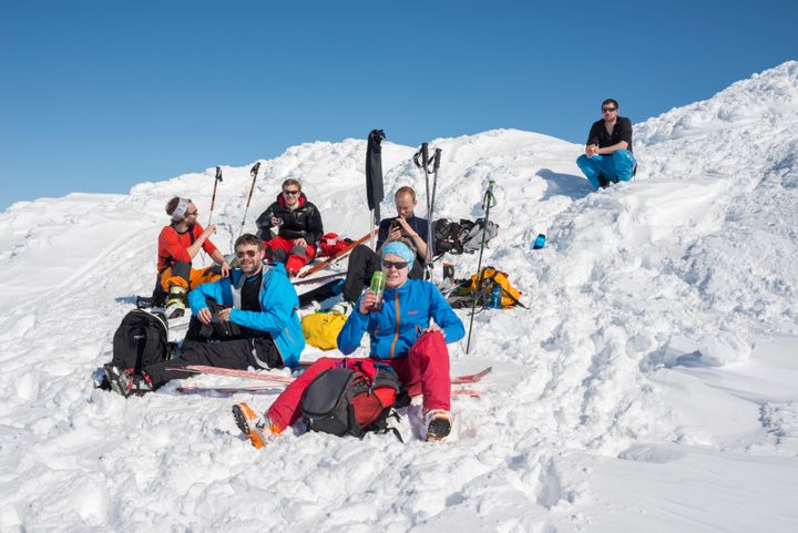 KRYSSER FINGRENE: Mange ønsker seg nok en deilig solvegg i løpet av påskeferien.