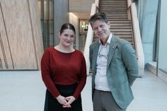 Næringsminister Cecilie Myrseth og administrerende direktør i Virke Bernt G. Apeland