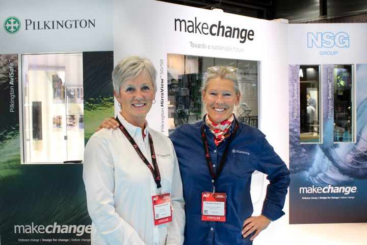 Foto av Anita Bryn og Anne-Charlotte Braastad i Pilkington Norge AS