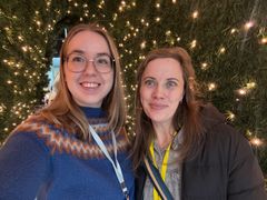 Marthe Øyangen og Marthe Sivertsen fra Hjælp meg og hjelpe tok turen til Sirkus for en prat under butikkenes samling før jul. Der fikk de fortalt om behovet og jobben som gjøres, samt svarte på spørsmål fra de ansatte på senteret.