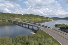 Alternativ 1: Eksisterende E6-bru til høyre, og ny Mjøsbru til venstre. Retning nordvest