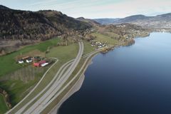 Tunnelpåslaget i Øyresvika. Den nye Vingnestunnelen (4,2) km vil flytte mye av E6 trafikken bort fra det mest sårbare området i naturreservatet.