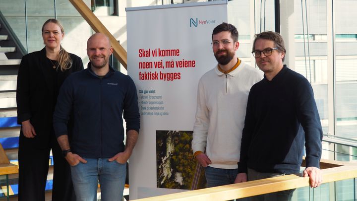 Denne gjengen har bidradd til et banebrytende gjennombrudd innen helhetlig digital informasjonsstyring i prosjekter. Som-bygget-modeller, NVDB-data og annen prosjektinformasjon er blitt organisert og forvaltet gjennom hele prosjektets livsløp – fra planlegging og prosjektering, via utbygging og helt til drifts- og vedlikeholdsfasen. Det har ingen klart før dem. Prosjektlaget har bestått av: Marianne Ravnevand-Line (dokumentstyrer), Øystein Heggernes Alvestad (rådgiver løsningsarkitektur IT), Andreas Haddeland (rådgiver BIM) og Bjarte Høland (rådgiver systematisk ferdigstillelse) FOTO: Nils Bernt Rinde