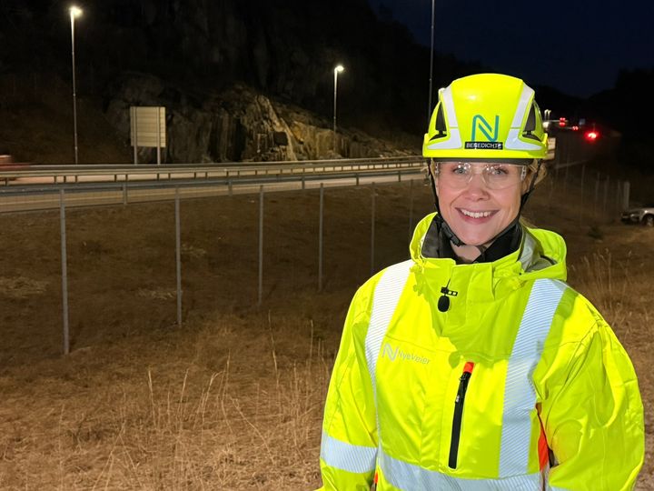 Direktør for Utbedring og drift i Nye Veier Benedichte Limmesand Hellestøl. E18 Langrønningen i bakgrunnen.